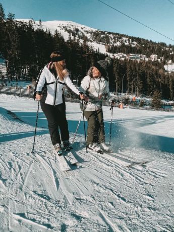 Frauen beim Skifahren am Katschberg