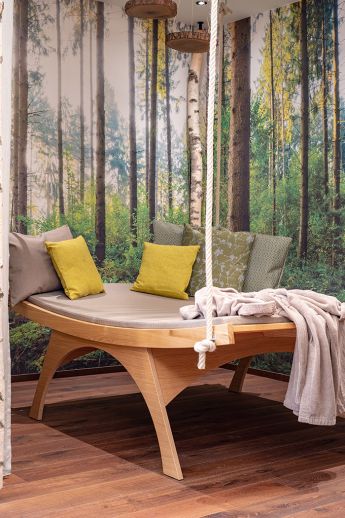 Ruhiger Entspannungsbereich mit Waldbildern im Hotel Lärchenhof