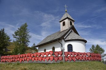 Marienkapelle mit Herzen am Zaun am Katschberg